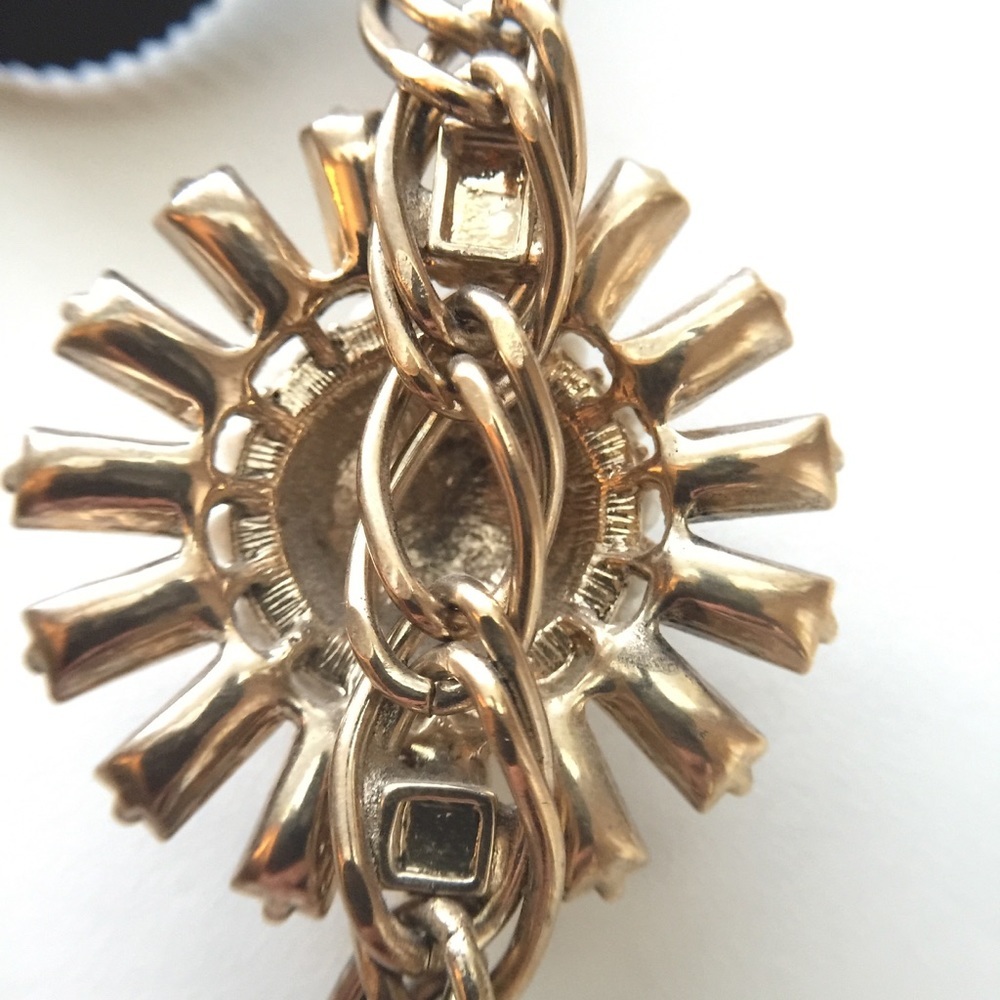 Gorgeous flower pendant necklace - Picture 8 of 8